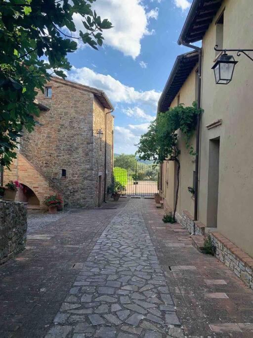 Medieval Tower In Umbria With Swimming Pool Montelagello Buitenkant foto