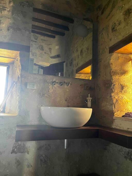 Medieval Tower In Umbria With Swimming Pool Montelagello Buitenkant foto